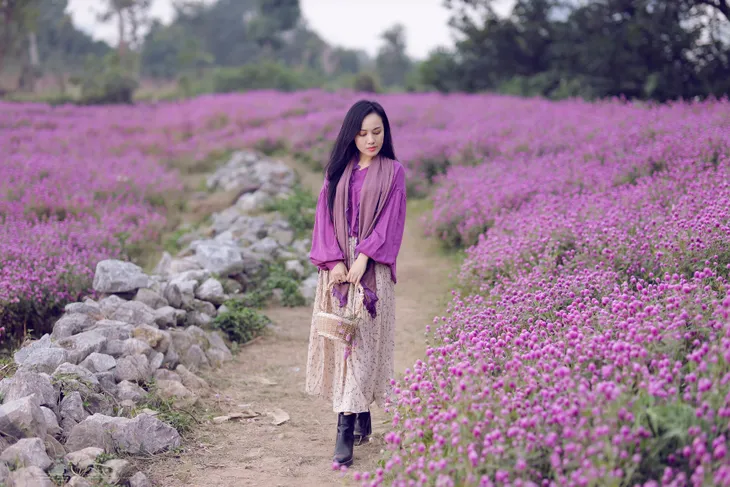 BTV Hoài Anh khoe mặt mộc đẹp ngỡ ngàng giữa rừng hoa - Ảnh 6. BTV Hoài Anh khoe mặt mộc đẹp ngỡ ngàng giữa rừng hoa - Ảnh 6.