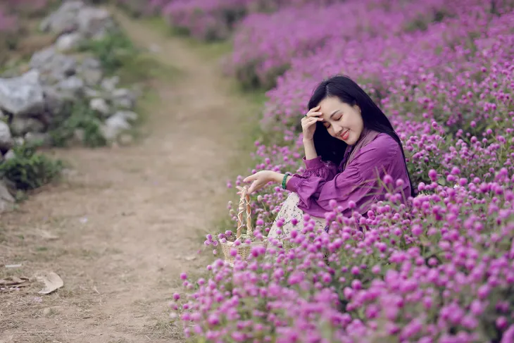 BTV Hoài Anh khoe mặt mộc đẹp ngỡ ngàng giữa rừng hoa - Ảnh 7. BTV Hoài Anh khoe mặt mộc đẹp ngỡ ngàng giữa rừng hoa - Ảnh 7.