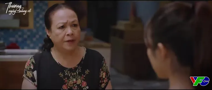 Thương ngày nắng về - Tập 25: Bà Nga tát Vân Vân vì con gái đòi bỏ học - Ảnh 7. Thương ngày nắng về - Tập 25: Bà Nga tát Vân Vân vì con gái đòi bỏ học - Ảnh 7.
