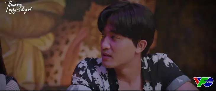 Thương ngày nắng về - Tập 25: Bộ tứ Trang - Duy - Vân - Phong tình cờ gặp mặt - Ảnh 1. Thương ngày nắng về - Tập 25: Bộ tứ Trang - Duy - Vân - Phong tình cờ gặp mặt - Ảnh 1.