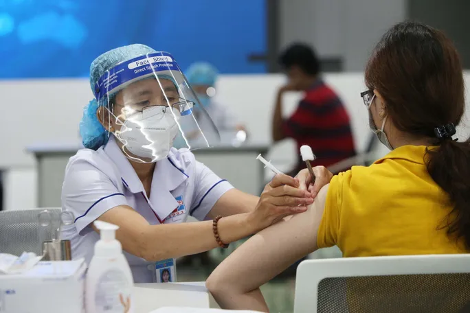 Những đối tượng nào có nguy cơ tái nhiễm COVID-19? - Ảnh 1. Những đối tượng nào có nguy cơ tái nhiễm COVID-19? - Ảnh 1.