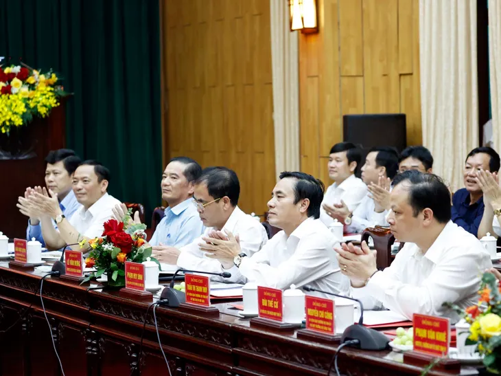 Chủ tịch nước: Phát huy tinh thần đoàn kết, quyết tâm để Hưng Yên phát triển toàn diện, bền vững - Ảnh 2. Chủ tịch nước: Phát huy tinh thần đoàn kết, quyết tâm để Hưng Yên phát triển toàn diện, bền vững - Ảnh 2.