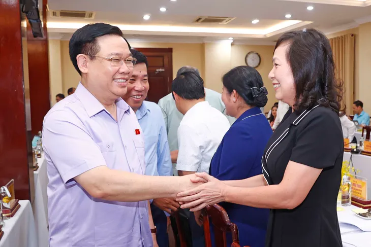 Chủ tịch Quốc hội Vương Đình Huệ: Bình Phước cần chủ động đón làn sóng đầu tư mới - Ảnh 1. Chủ tịch Quốc hội Vương Đình Huệ: Bình Phước cần chủ động đón làn sóng đầu tư mới - Ảnh 1.