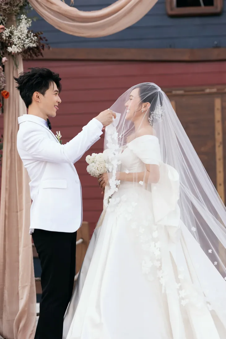 Diệu Nhi - Anh Tú rạng ngời hạnh phúc trong lễ cưới - Ảnh 2. Diệu Nhi - Anh Tú rạng ngời hạnh phúc trong lễ cưới - Ảnh 2.