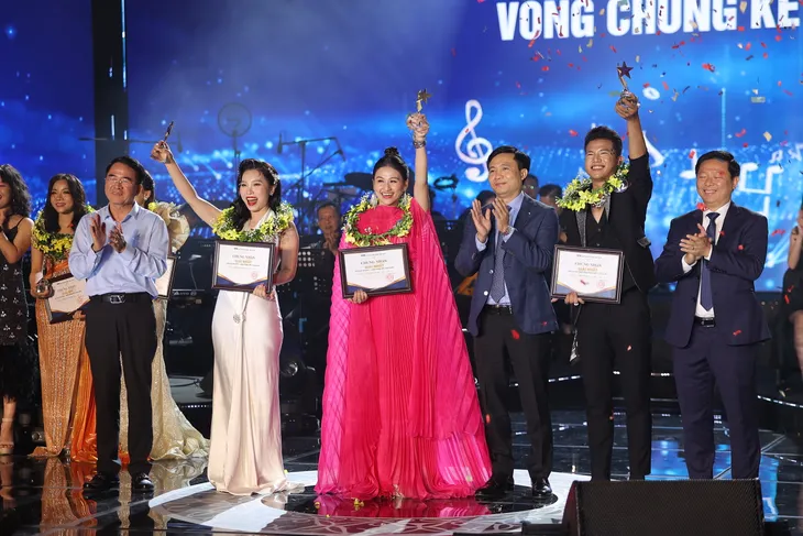 Quán quân phong cách Thính phòng Lan Quỳnh: Sao Mai 2022 là bước đà rất lớn - Ảnh 2. Quán quân phong cách Thính phòng Lan Quỳnh: Sao Mai 2022 là bước đà rất lớn - Ảnh 2.