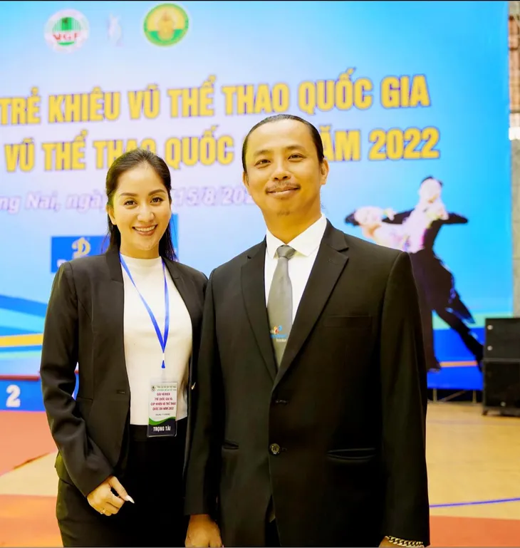 Sao Việt ngày 10/10: Dàn sao tưng bừng dự đám cưới Diệu Nhi - Anh Tú - Ảnh 8. Sao Việt ngày 10/10: Dàn sao tưng bừng dự đám cưới Diệu Nhi - Anh Tú - Ảnh 8.