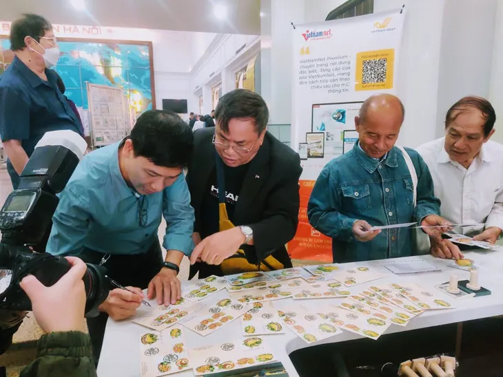 Khai mạc Trưng bày tem Bưu chính Hà Nội 2022 - Ảnh 4.
