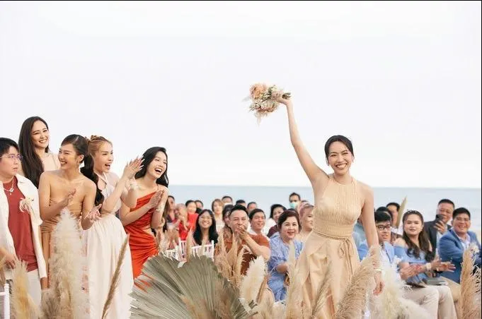 Lộ diện mỹ nhân bắt được hoa cưới của Diệu Nhi - Anh Tú - Ảnh 6.