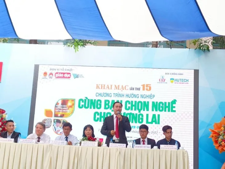 TP Hồ Chí Minh tư vấn hướng nghiệp tại 100 trường THPT - Ảnh 1. TP Hồ Chí Minh tư vấn hướng nghiệp tại 100 trường THPT - Ảnh 1.