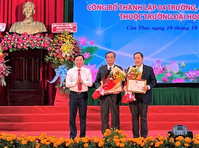 Thành lập 4 trường thuộc Trường Đại học Cần Thơ - Ảnh 1. Thành lập 4 trường thuộc Trường Đại học Cần Thơ - Ảnh 1.