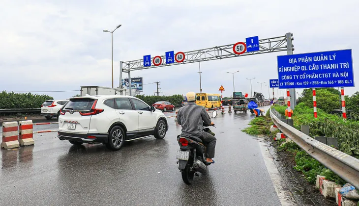 Cầu Thanh Trì sau 1 tuần tổ chức lại giao thông - Ảnh 4.