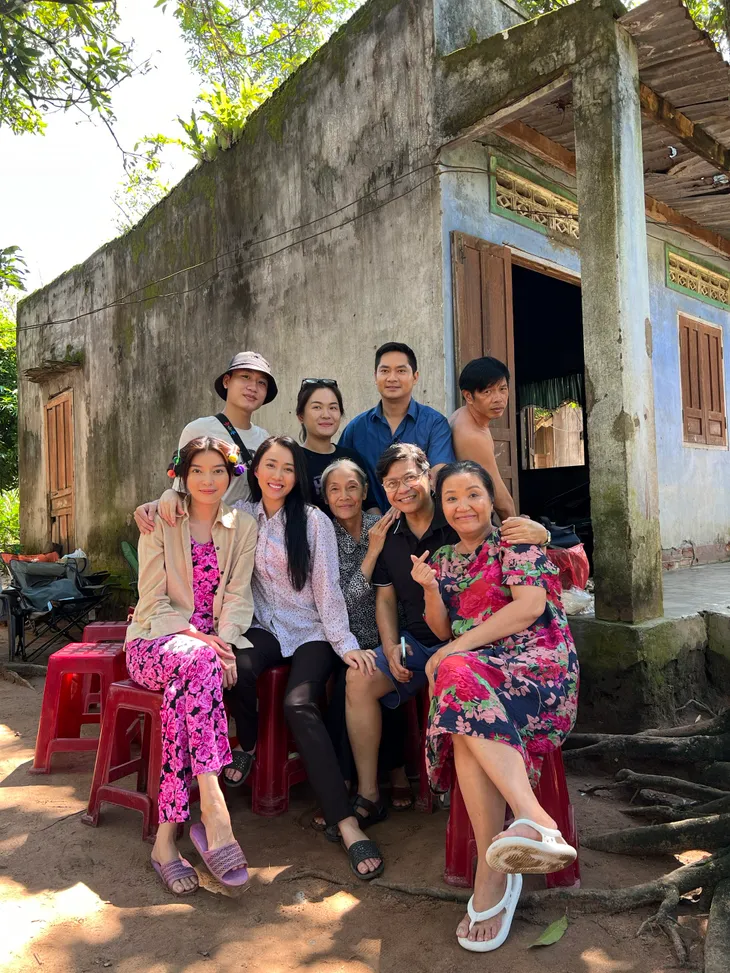 Huỳnh Hồng Loan lần đầu đóng cùng Minh Luân trong phim mới - Ảnh 5. Huỳnh Hồng Loan lần đầu đóng cùng Minh Luân trong phim mới - Ảnh 5.