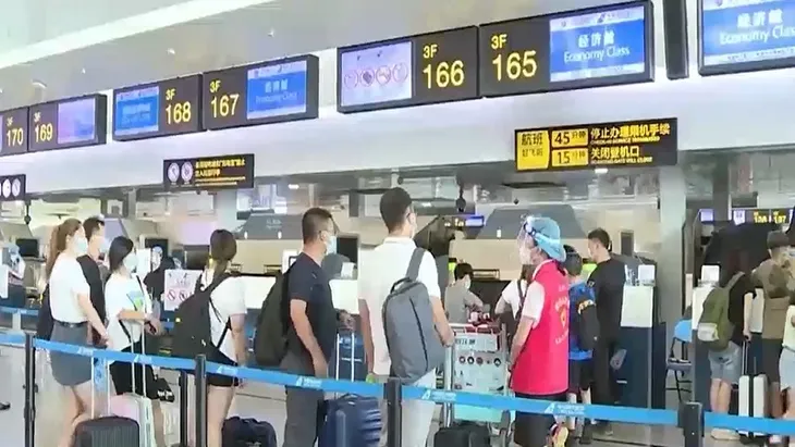 Người dân Trung Quốc giảm chi tiêu trong Tuần lễ Vàng - Ảnh 1. Người dân Trung Quốc giảm chi tiêu trong Tuần lễ Vàng - Ảnh 1.