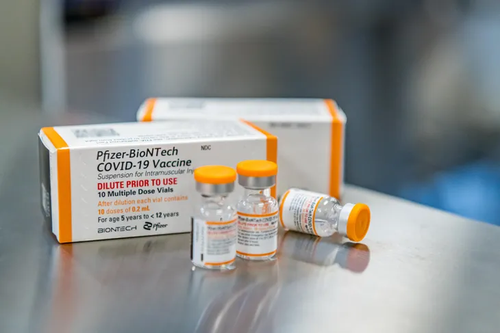 Thái Lan tiêm vaccine COVID-19 cho trẻ dưới 1 tuổi, làn sóng COVID-19 mới có thể đã bắt đầu ở châu Âu - Ảnh 2. Thái Lan tiêm vaccine COVID-19 cho trẻ dưới 1 tuổi, làn sóng COVID-19 mới có thể đã bắt đầu ở châu Âu - Ảnh 2.