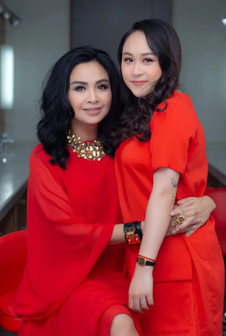 Sao Việt ngày 13/10: Ảnh thời chân quê của Mai Phương Thúy, Xuân Bắc bên gia đình - Ảnh 6. Sao Việt ngày 13/10: Ảnh thời chân quê của Mai Phương Thúy, Xuân Bắc bên gia đình - Ảnh 6.