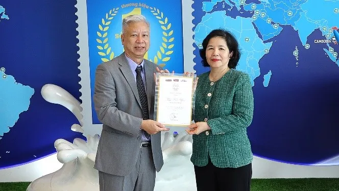 Vinamilk và CEO Mai Kiều Liên được vinh danh trong chương trình Thương hiệu mạnh Việt Nam 2022 - Ảnh 1. Vinamilk và CEO Mai Kiều Liên được vinh danh trong chương trình Thương hiệu mạnh Việt Nam 2022 - Ảnh 1.
