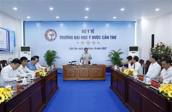 Thủ tướng làm việc với Đại học Y Dược Cần Thơ - Ảnh 2. Thủ tướng làm việc với Đại học Y Dược Cần Thơ - Ảnh 2.