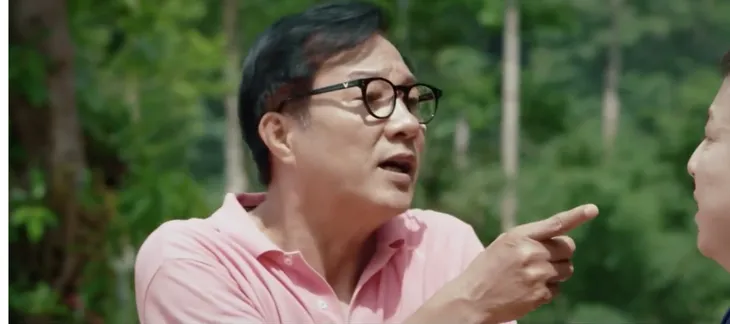Thông gia ngõ hẹp - Tập 8: Mối thù năm xưa giữa ông Khôi và ông Phúc được tiết lộ - Ảnh 2. Thông gia ngõ hẹp - Tập 8: Mối thù năm xưa giữa ông Khôi và ông Phúc được tiết lộ - Ảnh 2.
