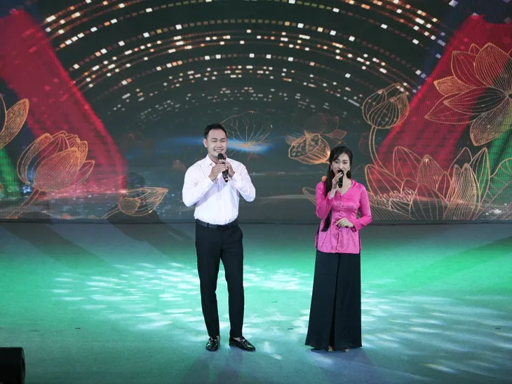 Toàn cảnh lễ ra mắt Kênh truyền hình Quốc gia khu vực Tây Nam Bộ - VTV Cần Thơ - Ảnh 1. Toàn cảnh lễ ra mắt Kênh truyền hình Quốc gia khu vực Tây Nam Bộ - VTV Cần Thơ - Ảnh 1.
