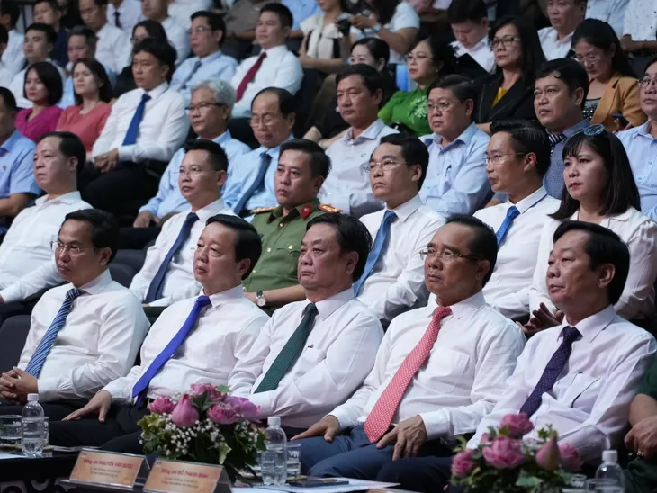 Toàn cảnh lễ ra mắt Kênh truyền hình Quốc gia khu vực Tây Nam Bộ - VTV Cần Thơ - Ảnh 6. Toàn cảnh lễ ra mắt Kênh truyền hình Quốc gia khu vực Tây Nam Bộ - VTV Cần Thơ - Ảnh 6.