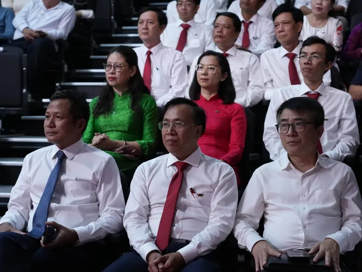 Toàn cảnh lễ ra mắt Kênh truyền hình Quốc gia khu vực Tây Nam Bộ - VTV Cần Thơ - Ảnh 7. Toàn cảnh lễ ra mắt Kênh truyền hình Quốc gia khu vực Tây Nam Bộ - VTV Cần Thơ - Ảnh 7.