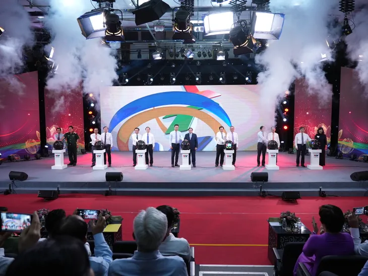 Toàn cảnh lễ ra mắt Kênh truyền hình Quốc gia khu vực Tây Nam Bộ - VTV Cần Thơ - Ảnh 10. Toàn cảnh lễ ra mắt Kênh truyền hình Quốc gia khu vực Tây Nam Bộ - VTV Cần Thơ - Ảnh 10.