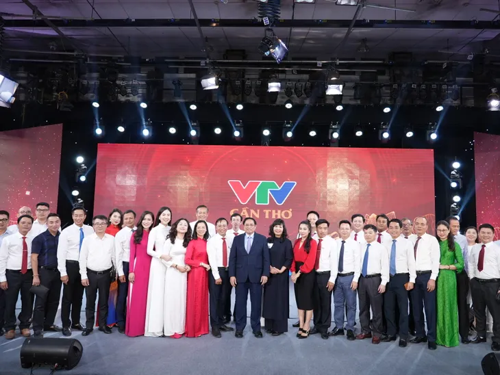 Toàn cảnh lễ ra mắt Kênh truyền hình Quốc gia khu vực Tây Nam Bộ - VTV Cần Thơ - Ảnh 13. Toàn cảnh lễ ra mắt Kênh truyền hình Quốc gia khu vực Tây Nam Bộ - VTV Cần Thơ - Ảnh 13.