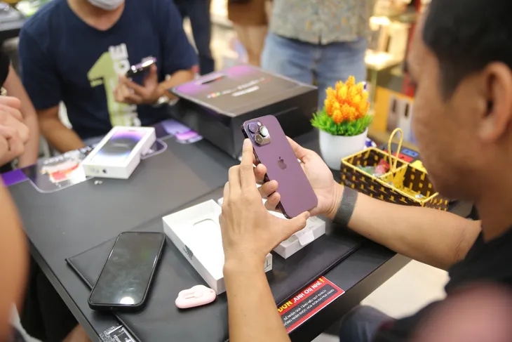 iPhone 14 đắt khách tại Việt Nam - Ảnh 1. iPhone 14 đắt khách tại Việt Nam - Ảnh 1.