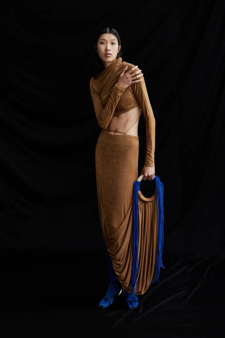 Vogue Singapore tôn vinh bộ ảnh thời trang của Á hậu Thảo Nhi Lê và NTK Cường Đàm - Ảnh 7. Vogue Singapore tôn vinh bộ ảnh thời trang của Á hậu Thảo Nhi Lê và NTK Cường Đàm - Ảnh 7.