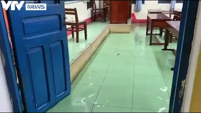 Đà Nẵng: Mưa nhiều giờ liền biến đường phố thành sông, nước mưa chảy xiết - Ảnh 7. Đà Nẵng: Mưa nhiều giờ liền biến đường phố thành sông, nước mưa chảy xiết - Ảnh 7.