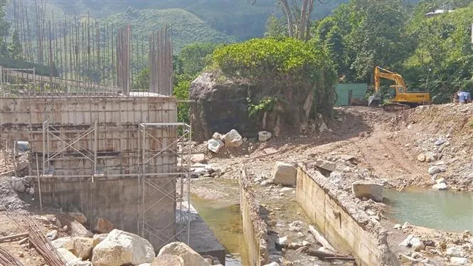 Áp thấp nhiệt đới gây mưa lớn kéo dài, ngập úng diện rộng tại miền Trung - Ảnh 18. Áp thấp nhiệt đới gây mưa lớn kéo dài, ngập úng diện rộng tại miền Trung - Ảnh 18.