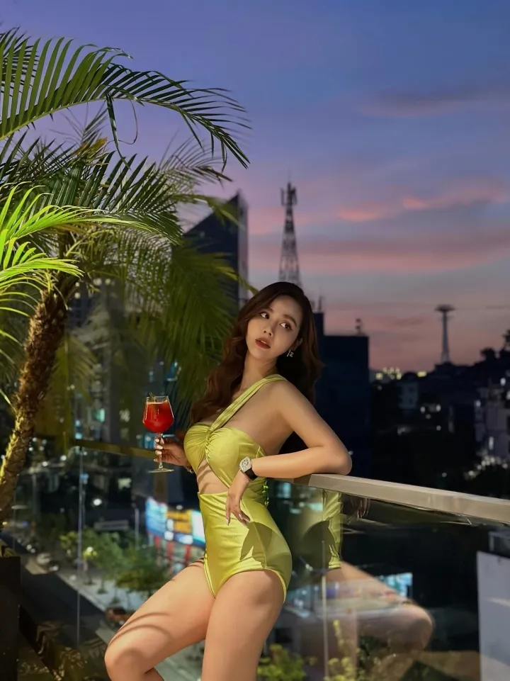 Sao Việt ngày 15/10: Mỹ Tâm khoe vòng eo thon gọn, con gái Trường Giang có dáng đi giống hệt bố - Ảnh 5. Sao Việt ngày 15/10: Mỹ Tâm khoe vòng eo thon gọn, con gái Trường Giang có dáng đi giống hệt bố - Ảnh 5.
