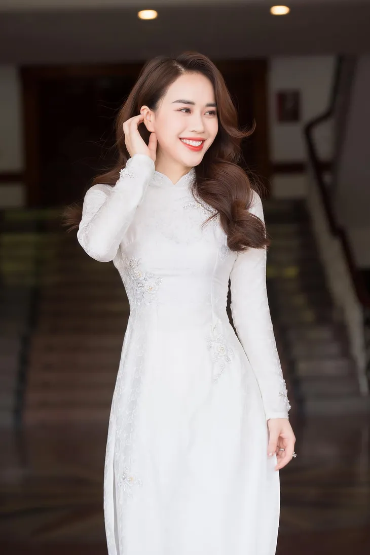 Sao Việt ngày 15/10: Mỹ Tâm khoe vòng eo thon gọn, con gái Trường Giang có dáng đi giống hệt bố - Ảnh 11. Sao Việt ngày 15/10: Mỹ Tâm khoe vòng eo thon gọn, con gái Trường Giang có dáng đi giống hệt bố - Ảnh 11.