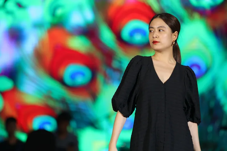 Hoàng Thùy Linh say sưa tổng duyệt Gala Sao Mai 2022 - Ảnh 4. Hoàng Thùy Linh say sưa tổng duyệt Gala Sao Mai 2022 - Ảnh 4.