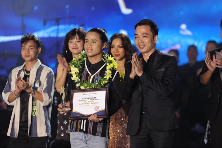 Hồ Văn Kãnh - Sức hút của chàng trai miền núi tại Sao Mai 2022 - Ảnh 1. Hồ Văn Kãnh - Sức hút của chàng trai miền núi tại Sao Mai 2022 - Ảnh 1.