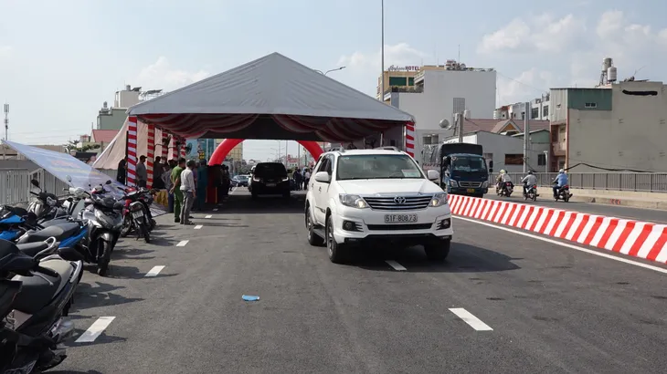 Thông xe cầu Bưng, kết nối giao thông khu vực Tây Bắc TP Hồ Chí Minh - Ảnh 1. Thông xe cầu Bưng, kết nối giao thông khu vực Tây Bắc TP Hồ Chí Minh - Ảnh 1.