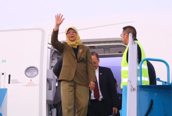 Tổng thống Singapore Halimah Yacob bắt đầu thăm cấp Nhà nước Việt Nam - Ảnh 1. Tổng thống Singapore Halimah Yacob bắt đầu thăm cấp Nhà nước Việt Nam - Ảnh 1.