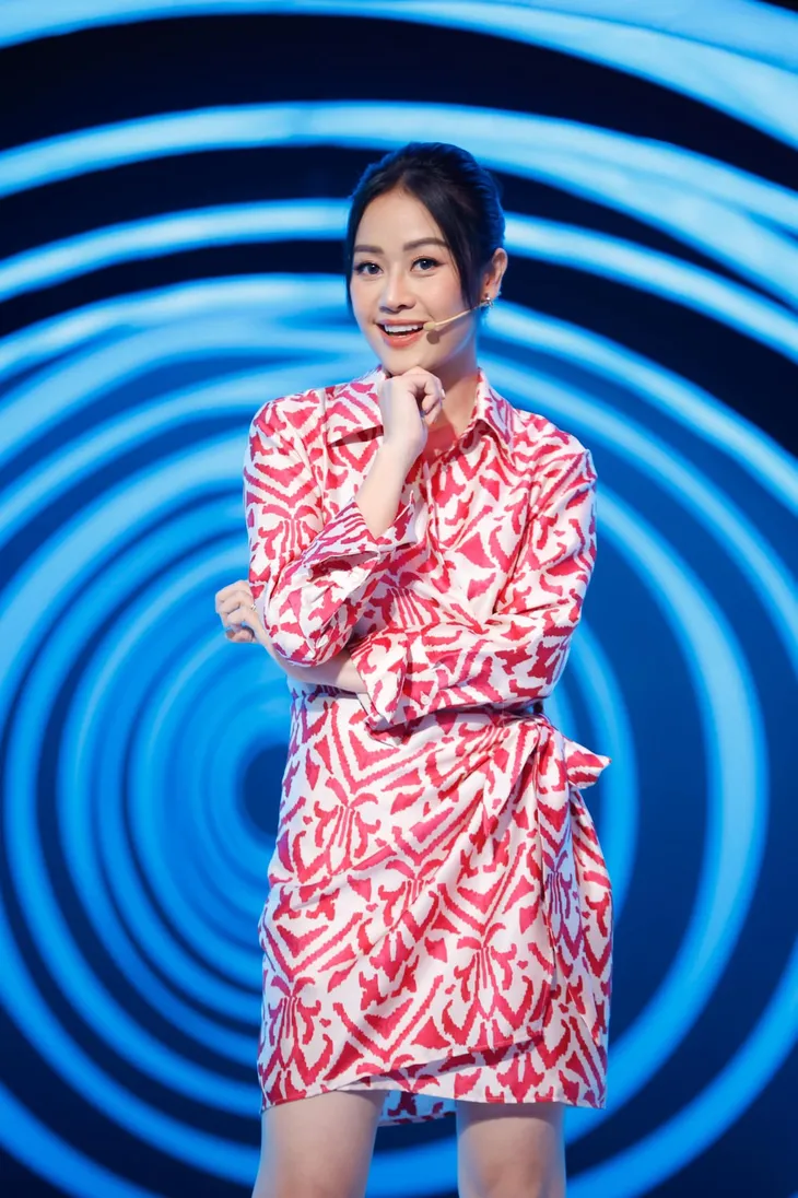 Phí Linh: Tôi muốn được dẫn chương trình trọn đời - Ảnh 2. Phí Linh: Tôi muốn được dẫn chương trình trọn đời - Ảnh 2.