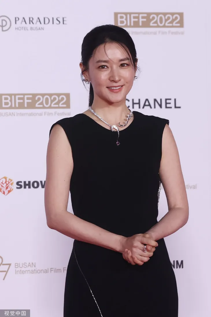Nhan sắc tuổi 51 của Lee Young Ae - Ảnh 3. Nhan sắc tuổi 51 của Lee Young Ae - Ảnh 3.