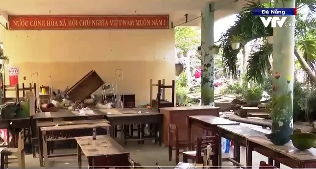 Học sinh vùng lũ chật vật với việc học - Ảnh 1. Học sinh vùng lũ chật vật với việc học - Ảnh 1.