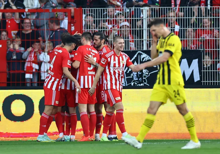 Thắng đậm Freiburg, Bayern Munich áp sát ngôi đầu Bundesliga - Ảnh 2. Thắng đậm Freiburg, Bayern Munich áp sát ngôi đầu Bundesliga - Ảnh 2.