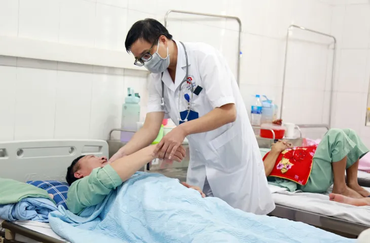 Cảnh báo số ca mắc sốt xuất huyết gia tăng tại Quảng Ninh - Ảnh 1. Cảnh báo số ca mắc sốt xuất huyết gia tăng tại Quảng Ninh - Ảnh 1.