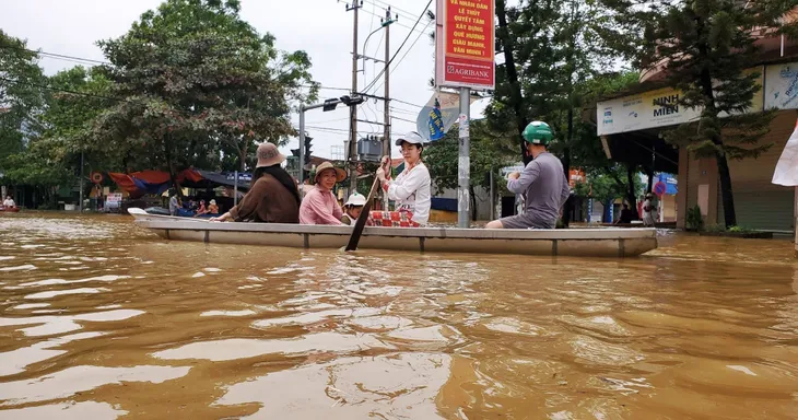 Quảng Bình lên phương án di dời 11.000 dân vì ngập lụt - Ảnh 1.