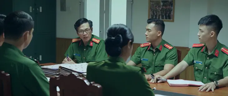 Đấu trí - Tập 64: Đại tá Giang trực tiếp về điều tra, nhóm lợi ích họp bàn gấp - Ảnh 3. Đấu trí - Tập 64: Đại tá Giang trực tiếp về điều tra, nhóm lợi ích họp bàn gấp - Ảnh 3.