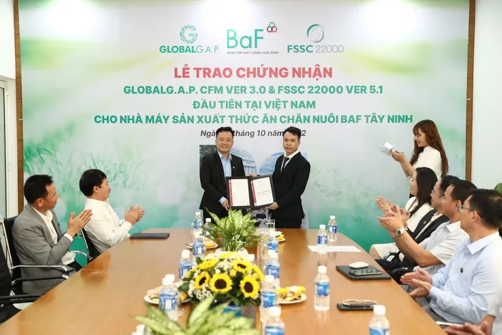 Trao chứng nhận quốc tế đầu tiên tại Việt Nam cho BaF - Ảnh 1. Trao chứng nhận quốc tế đầu tiên tại Việt Nam cho BaF - Ảnh 1.