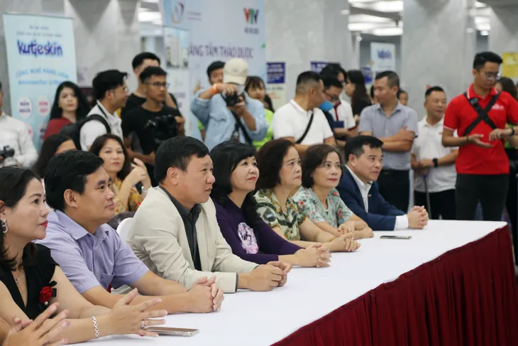 Công đoàn Đài THVN tổ chức mít tinh, hội chợ chào mừng ngày Phụ nữ Việt Nam - Ảnh 1. Công đoàn Đài THVN tổ chức mít tinh, hội chợ chào mừng ngày Phụ nữ Việt Nam - Ảnh 1.