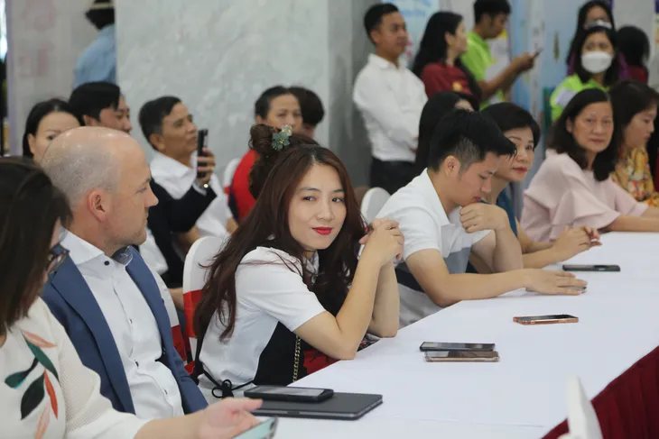 Công đoàn Đài THVN tổ chức mít tinh, hội chợ chào mừng ngày Phụ nữ Việt Nam - Ảnh 4. Công đoàn Đài THVN tổ chức mít tinh, hội chợ chào mừng ngày Phụ nữ Việt Nam - Ảnh 4.