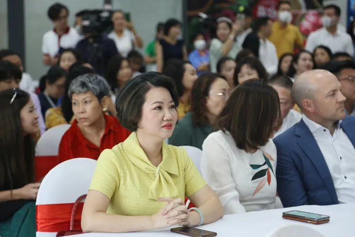Công đoàn Đài THVN tổ chức mít tinh, hội chợ chào mừng ngày Phụ nữ Việt Nam - Ảnh 5. Công đoàn Đài THVN tổ chức mít tinh, hội chợ chào mừng ngày Phụ nữ Việt Nam - Ảnh 5.