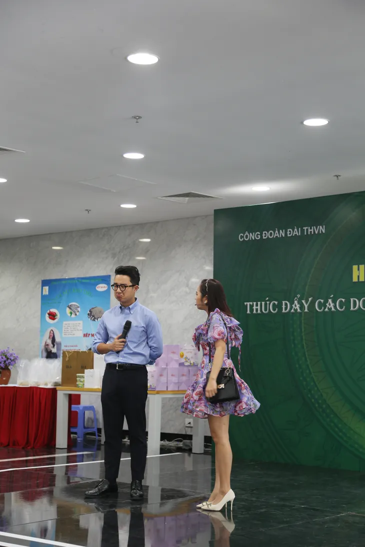 Công đoàn Đài THVN tổ chức mít tinh, hội chợ chào mừng ngày Phụ nữ Việt Nam - Ảnh 14. Công đoàn Đài THVN tổ chức mít tinh, hội chợ chào mừng ngày Phụ nữ Việt Nam - Ảnh 14.