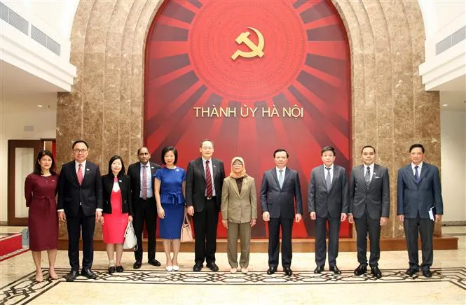 Thúc đẩy hợp tác phát triển du lịch Hà Nội - Singapore - Ảnh 2. Thúc đẩy hợp tác phát triển du lịch Hà Nội - Singapore - Ảnh 2.